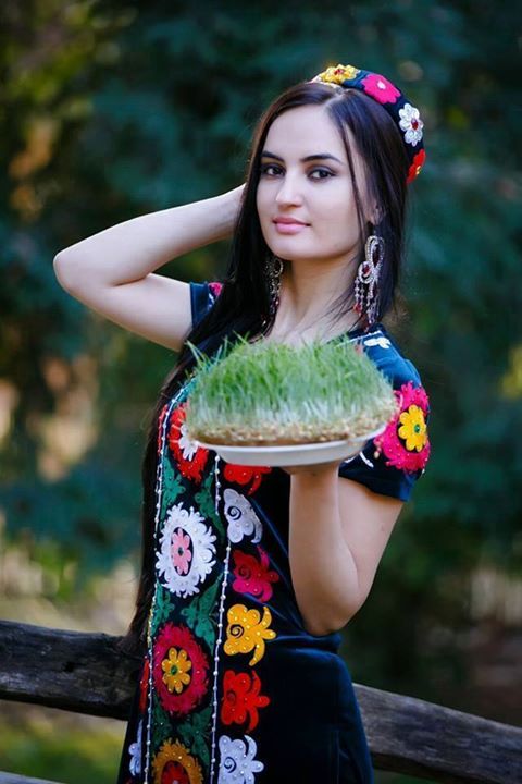 بانوان تاجیک در پوشش دیرین بانوان تاجیک، یادگار پوشش اشکانی
