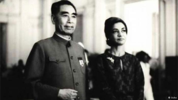 در کنار چوئن لای نخست وزیر چین کمونیست