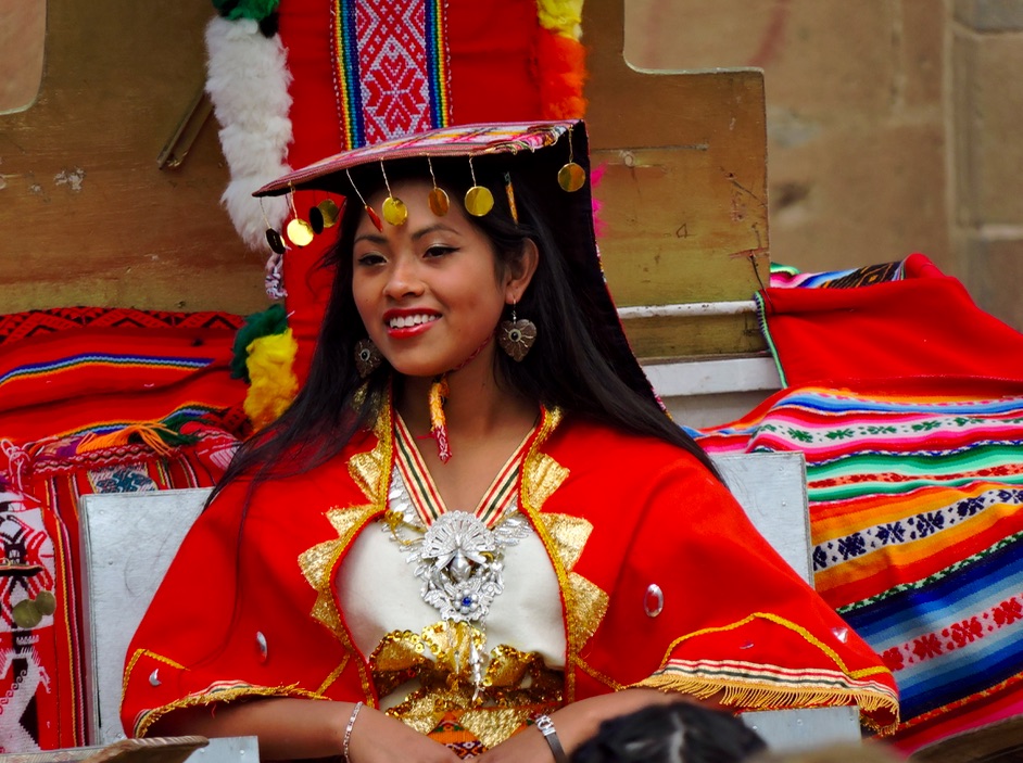 iroon.com: Photos: Inca Prom Queen