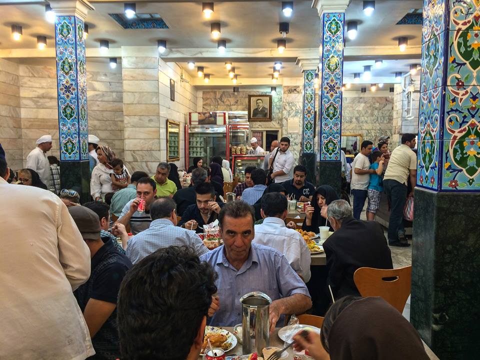 رستوران شرف‌الاسلامی در بازار بزرگ تهران. کلیۀ حقوق این عکس متعلق به امید اخوان میباشد.